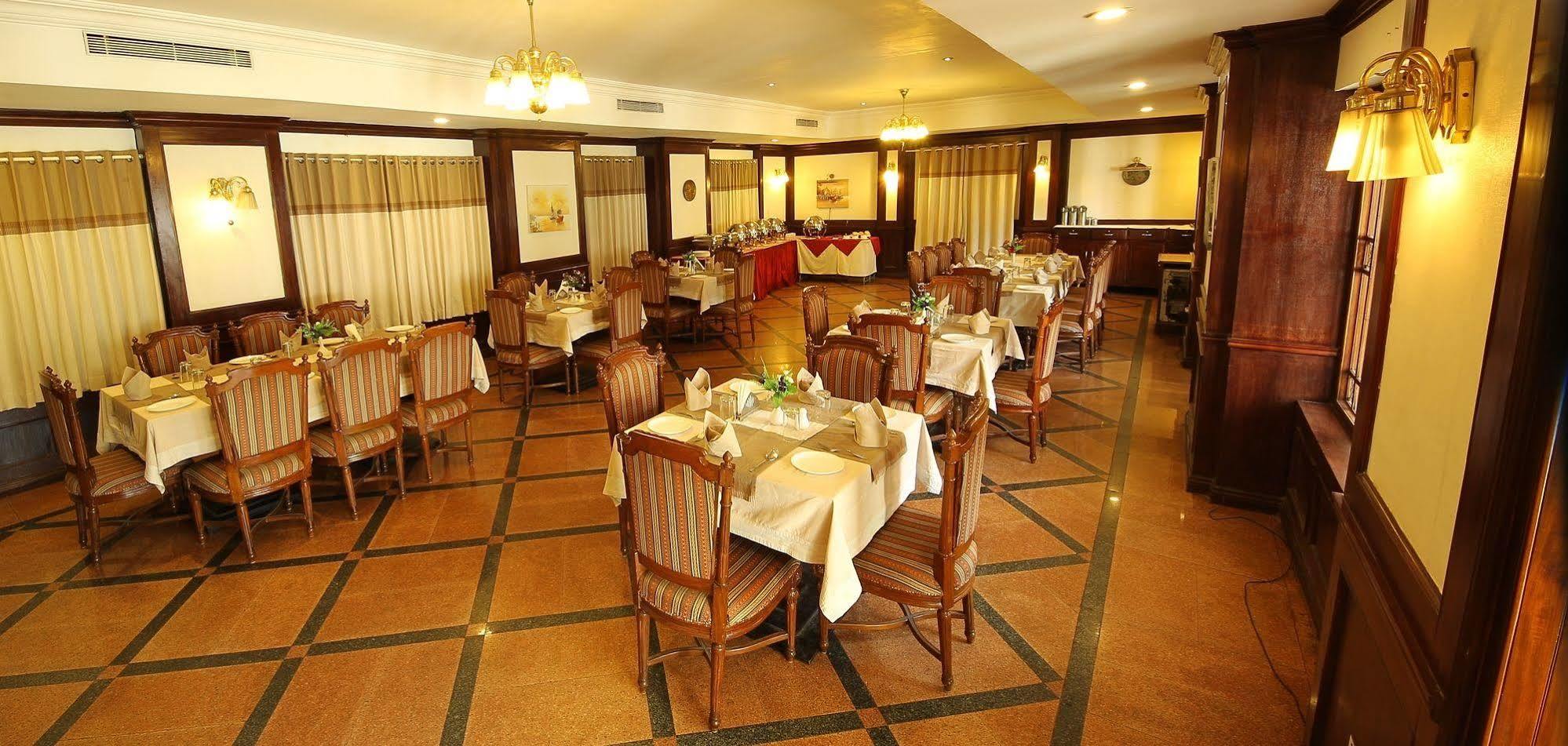 Ats Willingdon Hotel Kochi Exterior foto