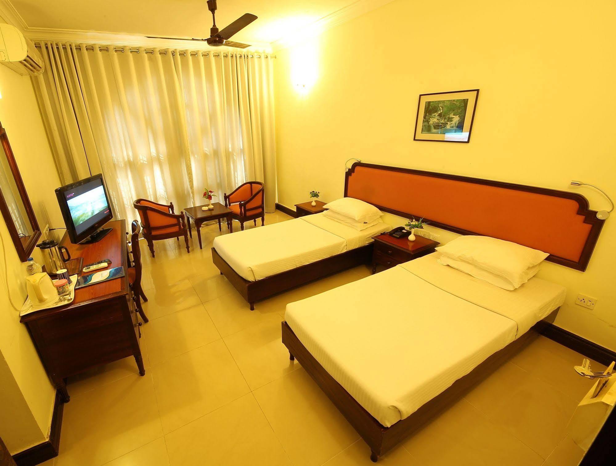 Ats Willingdon Hotel Kochi Exterior foto